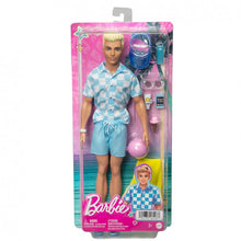 Carregar imagem no visualizador da galeria, Barbie Muñeco Ken The Movie Día de Playa Mattel HPL74 traje de baño azul Ojos azules y pelo pintado rubio reloj de pulsera 