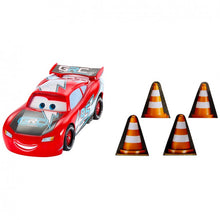 Carregar imagem no visualizador da galeria, coche Rayo McQueen Cars retrofricción rojo derrapa y corre