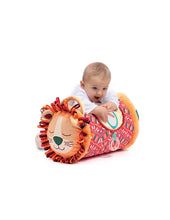 Carregar imagem no visualizador da galeria,  Baby Roller Leon Actividades ¡Estimula la motricidad fina de tu bebé con el rodillo de actividades &quot;León&quot;! El rodillo de actividades &quot;León&quot; es un juguete interactivo y cautivador, diseñado para apoyar el desarrollo motor y la coordinación de los niños pequeños.