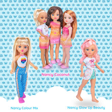 Carregar imagem no visualizador da galeria,  Nancy Coconut Rubia ,La muñeca Nancy Coconut Rubia es un complemento ideal para las aventuras de verano de niñas y niños.Con su cabello rubio y su vestido con troquelado,  Un diseño único y un aroma irresistible. 