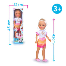 Carregar imagem no visualizador da galeria,  Nancy Coconut Rubia ,La muñeca Nancy Coconut Rubia es un complemento ideal para las aventuras de verano de niñas y niños.Con su cabello rubio y su vestido con troquelado,  Un diseño único y un aroma irresistible. 