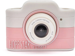 Hoppstar Expert es la cámara ideal para niños con todas las funciones que necesita en la vida cotidiana.&nbsp; Con una cámara selfie adicional en la parte posterior, 16 GB de espacio de almacenamiento para hasta 8000 fotos y una función de cámara de video.