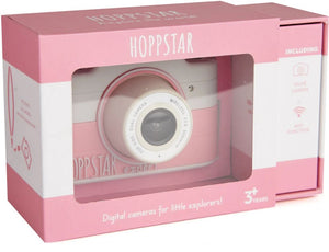 Hoppstar Expert es la cámara ideal para niños con todas las funciones que necesita en la vida cotidiana.&nbsp; Con una cámara selfie adicional en la parte posterior, 16 GB de espacio de almacenamiento para hasta 8000 fotos y una función de cámara de video.