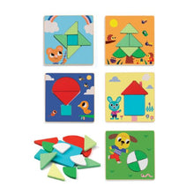 Carregar imagem no visualizador da galeria,  Tangramini i original juego de madera basado en el clásico juego de tangram. La caja contiene unas tablas de madera ilustradas con bonitos paisajes y el niño o niña tendrá que completarlas colocando las piezas geométricas que faltan. 