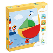 Carregar imagem no visualizador da galeria,  Tangramini i original juego de madera basado en el clásico juego de tangram. La caja contiene unas tablas de madera ilustradas con bonitos paisajes y el niño o niña tendrá que completarlas colocando las piezas geométricas que faltan. 