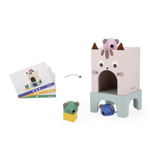 Cargar imagen en el visor de la galería, El juego se compone de un gato, una mesa, 3 ratones, un trozo de queso de madera y 24 tarjetas de modelos para reproducir. Ofrece 2 formas de jugar. 