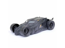 Carregar imagem no visualizador da galeria, Batman de 30 cm+ Batmobile,Corre con Batman hacia la acción en el Batmóvil de Batman. El conjunto de Batman y Batimóvil cuenta con un diseño de cómic auténtico que hará que tus aventuras con Batman cobren vida, incluye una figura de Batman de 30 cm 