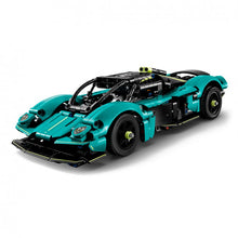 Carregar imagem no visualizador da galeria, Aston Martin Valkyrie - LEGO Technic 42208, Abre el capó para ver el motor V12. Observa cómo se mueven los pistones al girar el volante del conductor y echa un vistazo al diferencial. Contiene 707 piezas. 