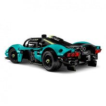 Carregar imagem no visualizador da galeria, Aston Martin Valkyrie - LEGO Technic 42208, Abre el capó para ver el motor V12. Observa cómo se mueven los pistones al girar el volante del conductor y echa un vistazo al diferencial. Contiene 707 piezas. 