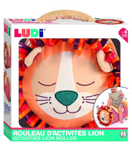 Carregar imagem no visualizador da galeria,  Baby Roller Leon Actividades ¡Estimula la motricidad fina de tu bebé con el rodillo de actividades &quot;León&quot;! El rodillo de actividades &quot;León&quot; es un juguete interactivo y cautivador, diseñado para apoyar el desarrollo motor y la coordinación de los niños pequeños.