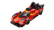 Cargar imagen en el visor de la galería,  El vehículo viene con una minifigura de un piloto con traje y casco de Ferrari que los niños pueden colocar al volante para disputar carreras o exponer con orgullo. Los sets LEGO Speed Champions, contiene 329 piezas. 