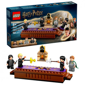 Castillo de Hogwarts: Club de Duelo Recrea una fascinante escena de Harry Potter y la cámara secreta con el juguete LEGO Harry Potter Castillo de Hogwarts: Club de Duelo. Incluye una plataforma donde se baten 2 minifiguras