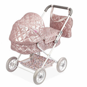 Coche de paseo con capota de la colección FANTASY. Plegable y con capazo extraíble. Este carrito en tela rosa acolchada brillante y motivos florales es perfecto para salir a pasear por el parque con tu muñeca preferida. Incluye bolso a juego donde poder guardar todos los accesorios de los muñecos. La altura del manillar es de 55 cm. 