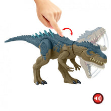 Carregar imagem no visualizador da galeria,  Alosaurus Embestida Jurassic World - Mattel HR,Esta figura del dinosaurio Alosaurio ataca con un movimiento realista : la rueda giratoria activa un ataque feroz con el cuello seguido de un aterrador mordisco y un rugido mientras mueve la cabeza de arriba a abajo, más de 43 cm de largo