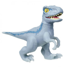 Carregar imagem no visualizador da galeria, Heroes of Goo Jit Zu te trae los nuevos héroes elásticos del mundo Jurásico. Realista y muy elástico. El velociraptor se estira hasta 3 veces su tamaño Agarra y estira los brazos y las piernas de Blue. 