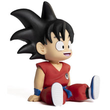 Cargar imagen en el visor de la galería, Son Goku Dragon Ball Hucha ,Con tu heroe favorito de manga ahora podrás ahorrar y decorar tu habitación. El protagonista de Dragón Ball es una figura hucha de 15 cm de altura hecha en material plástico. 