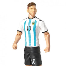 Carregar imagem no visualizador da galeria, Auténtica réplica de Messi hecha de PVC. Para todos los fans de Lionel Messi ahora tenéis la oportunidad de llevaros a casa una réplica del jugador, gracias a un minucioso proceso de fabricación que cuida al detalle todos los aspectos. Messi luce el equipo de la selección argentina con su número 10. La figura y está articulada