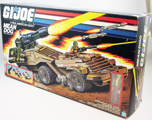Vehiculo Mean Dog de la serie G.I. Joe con figura articulada de WildCard. Pieza de coleccionista : el producto es original de 1988, pero es nuevo, la caja está sin abrir. Consta de 3 unidades de batalla ensamblables. Las armas no disparan. 
