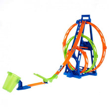 Carregar imagem no visualizador da galeria,  Hot Wheels Kit Triple Looping - Mattel HMX38 Construir pistas es tres veces más divertido con el kit de triple bucle de acción de Hot Wheels. Los niños golpean el lanzador para enviar el auto Hot Wheels, incluido, a través de tres bucles graduados.