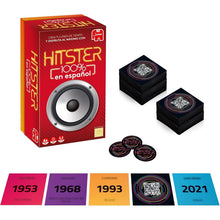 Cargar imagen en el visor de la galería, HITSTER 100% en Español. Esta edición especial reúne los grandes éxitos musicales en español de las últimas décadas. Disfruta de tus canciones favoritas mientras desafías tus conocimientos y memoria musical.