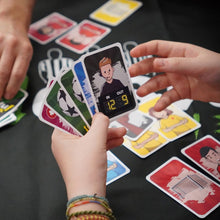 Carregar imagem no visualizador da galeria, Lastuf El juego de cartas de fútbol que te hará divertirte como en un juego real. Un juego de cartas de FÚTBOL en el que los jugadores tienen que marcar goles a sus oponentes para eliminarlos y ganar.