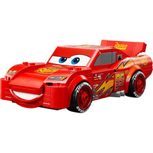 Cargar imagen en el visor de la galería, juguete de construcción LEGO Speed Champions Rayo McQueen. El modelo Disney presenta el famoso rayo amarillo y naranja de Rayo McQueen, el número 95, el logo del patrocinador Rust-Eze, neumáticos impresos con el texto Lightyear y pegatinas con sus simpáticos faros.