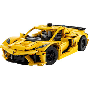 Chevrolet Corvette Stingray - Lego Technic 42205 Este detallado kit de maqueta de coche invita a los peques a partir de 9 años a construir su propio Chevrolet Corvette Stingray LEGO® Technic (42205). Los niños, las niñas y los fans de los coches de juguete emocionantes se lo pasarán genial, 732 piezas 