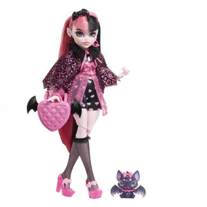 Draculaura ,Las Monsters High regresan con espeluznantes versiones de las originales. Esta Draculaura esta para morirse con su faldita plisada, fantásticas botas y detalles vampíricos. Tiene una espeluznante mascota murciélago, un bolsito fucsia y unas gafas de sol de auténtico terror. 