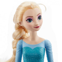 Carregar imagem no visualizador da galeria, Muñeca Elsa de Frozen - Mattel HLW47Descubre esta muñeca de Elsa, inspirada en la poderosa e inigualable reina de Frozen de Disney. Esta muñeca de moda articulada lleva su emblemático conjunto de la película, que incluye accesorios como unos zapatos, una capa y una falda delicadas. 