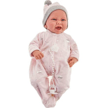 Carregar imagem no visualizador da galeria, Recien Nacida Carla Nubecuerpo es de tela blandito para poder abrazarla suavemente y su cara y extremidades de suave vinilo. Carla mide 42 cm y pesa 800 gr. ¡Le gusta acurrucarse encima de su cojín! P,uede colocarse en muchas posiciones como un bebé real porque sus extremidades giran