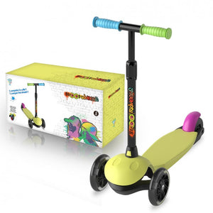 Patinete de 3 ruedas color neon. Incluye: Barra de dirección de aluminio y ajustable en altura. Fácil montaje y desmontaje con un solo clic . Plegable y fácil de transportar a cualquier parte. Puños antideslizantes con punta redondeada (para evitar golpes). Plataforma con alta resistencia contra golpes e imp…