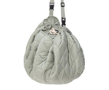 Carregar imagem no visualizador da galeria,  saco Organic soft Play&amp;Go Meadow green para los más pequeños de la casa es acolchadito y de algodón, y resulta ideal para que los bebés jueguen cómodos en el suelo, con la facilidad de que recoger sus juguetes y poder llevarlos a todas partes será un plus. 