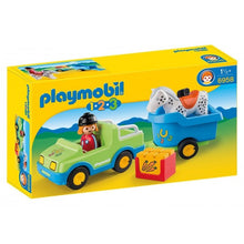 Carregar imagem no visualizador da galeria, Playmobil 1.2.3 Coche con Remolque de Caballo.
La rampa plegable lleva al animal con cuidado al remolque. Permite un fácil transporte de tu caballo.