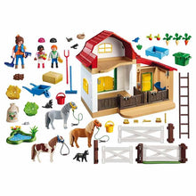 Carregar imagem no visualizador da galeria,  granja Country de Ponis de Playmobil, es espectacular. En ella todos los caballos y ponis de la ciudad crecen y viven felices. Podrás tener tu propia granja de ponis par cuidarlos, alimentarlos y hacer las delicias de los niños Playmobil. 