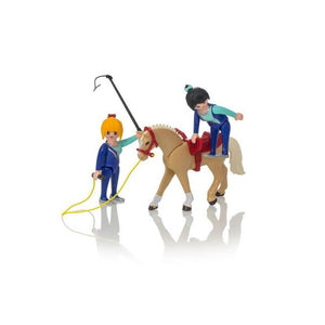  Conjunto de doma de Playmobil con un caballo y dos figuras de domadores. Recomendados a partir de 5 años.