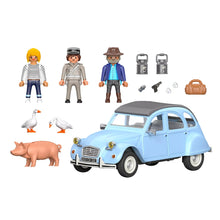 Carregar imagem no visualizador da galeria, Citroën 2 CV - Playmobil 70640El icónico Citroën! ¡Con hojas de adhesivos y focos intercambiables para personalizar! El set de juguetes incluye un Citroën 2CV, tres figuras, un cerdo, dos gansos, dos latas de leche