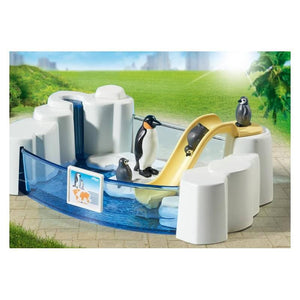  Acuario de Pinguinos - Playmobil Family Fun 9062Una de atracciones preferidas del zoo es el acuario de los pinguinos. Incluye la figura  del operario de mantenimiento con sus peces para alimentarlos. También hay 2 pinguinos adultos y 4 crías, que se lo pasan de lo más divertido deslizandose por el tobogán. Es posible poner agua en el acuario. 