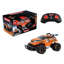 Carregar imagem no visualizador da galeria,  Gear Monster Radio Control. El poderoso todoterreno en naranja brillante está equipado con grandes neumáticos que lo l levan cuesta y valle en paseos frescos. Ya sea en senderos rocosos o prados montañosos, el todoterre no de 28 cm de largo brilla a velocidades máximas de hasta 12 km/h y aporta mucha velocidad a cada a ventura. Gracias a los precisos controles Full Function, se garantizan maniobras espectaculares