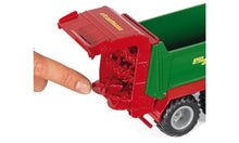Carregar imagem no visualizador da galeria, Reproducción a escala 1/32 de este remolque agrícola de 3 ejes. Está hecho en metal y partes de plástico.. Se puede enganchar en cualquier modelo de tractor de la marca SIKU hecho a escala 1/32. Mide 33 cm aproximadamente. Recomendado a partir de 3 años y coleccionistas de cualquier edad.
