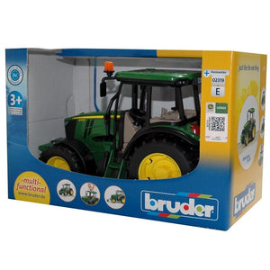  tractor John Deere 5115M de Bruder es una replica detallada del tractor original, con escala 1:16. El John Deere 5115M ofrece una experiencia de juego realista y sin precedentes. El tractor es adecuado para jugar tanto en interiores como en exteriores gracias al material fuerte.