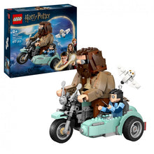 Carregar imagem no visualizador da galeria,  Viaje en Moto de Hagrid y Harry, Sujétate fuerte y disfruta del set Viaje en Moto de Hagrid y Harry, un encantador juguete para niñas, niños y fans del Mundo Mágico. Consta de 617 piezas.