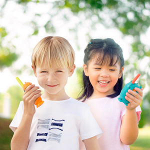  walkie-talkies animalitos  B. Toys: ¡Habla y juega durante todo el día con un par de coloridos walkie-talkies! Fáciles de usar: Estos walkie-talkies de animales tienen un botón cada uno