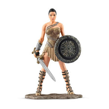 Carregar imagem no visualizador da galeria, Wonder Woman Guerrera de Schleich. Las figuras de Schleich están pintadas a mano y tienen gran calidad de detalles