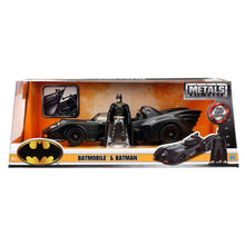 Carregar imagem no visualizador da galeria, 1:24 Batmobile con Batman - Jada 253215002