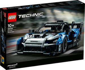 construcción de maqueta LEGO® Technic McLaren Senna GTR™, gran realismo inspirados en el emblemático vehículo original. el detallado motor V8 con pistones móviles y puertas diédricas que se abren hacia arriba y rotan 
