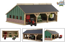 Carregar imagem no visualizador da galeria, Hangar en madera para guardar maquinaria agrícola de 1/32. Los tractores y aperos no vienen incluídos. Mide 56 x 45 x 28 cm. Ideal para guardar los productos Siku de escala 1/32. 