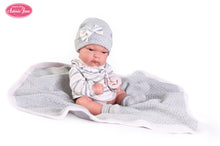 Carregar imagem no visualizador da galeria, Recien Nacida Baby Toneta Arruyo Blandito y de tacto especial, con cuerpo de tela y extremidades de suave vinilo, es un pequeño bebé fácil de manejar en el juego. 