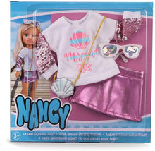 Cargar imagen en el visor de la galería, Nancy Conjunto Summer Party Famosa 700014430 jersey blanco con lentejuelas rosa minifalda rosa bolso concha plata y gafas