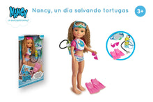 Carregar imagem no visualizador da galeria, Nancy Un Día Salvando Tortugas - Famosa 700016254