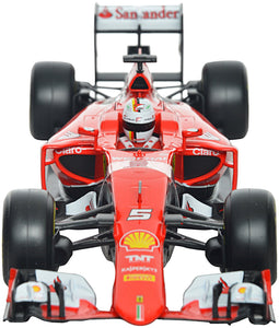  Ferrari de F1 SF15T hecho a escala 1/18. Este coche fue conducido por Sebastian Vettel en la temporada 2015. La caja viene con la imagen y firmada por el piloto alemán.Coleccionismo.